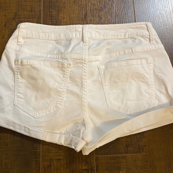 Scarlet Boulevard White Shorts - Picture 6 of 6